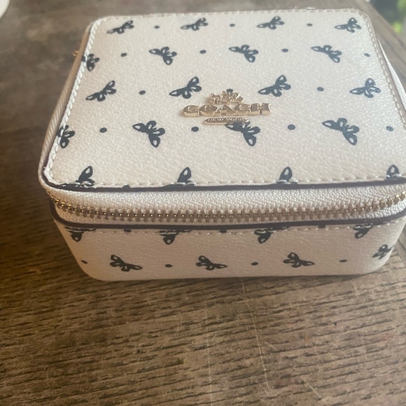 Coach Cream Butterfly Print Jewelry carrying case - Picture 4 of 11